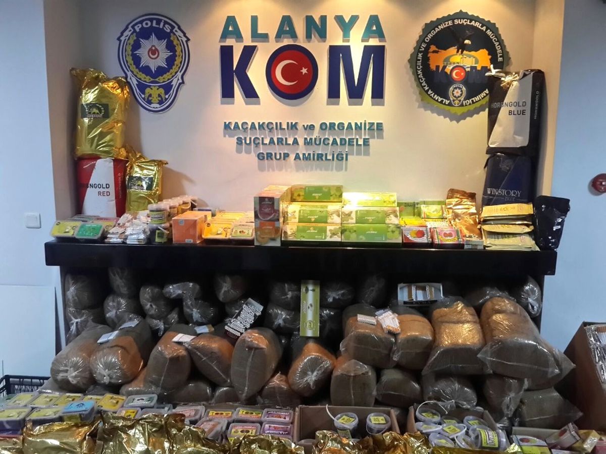 Alanya\'da 1 Ton 25 Kilo Kaçak Tütün Ele Geçirildi