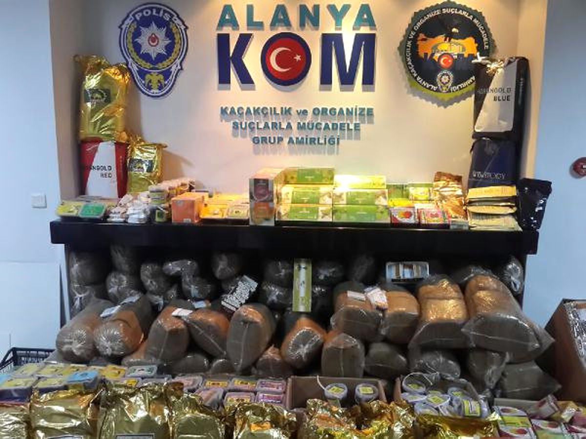 Alanya\'da 1 Ton Kaçak Tütün Ele Geçirildi