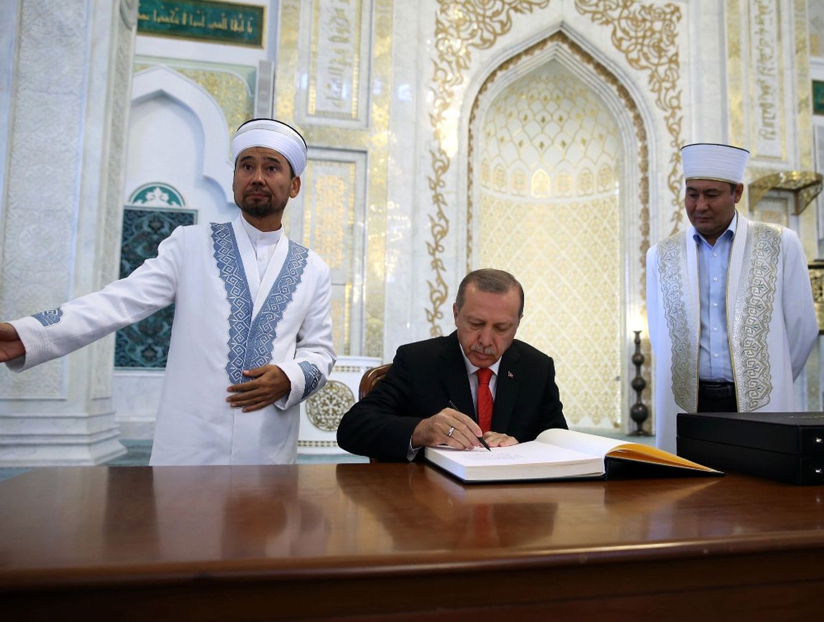 Cumhurbaşkanı Erdoğan\'dan Kazakistan\'da Cami Ziyareti