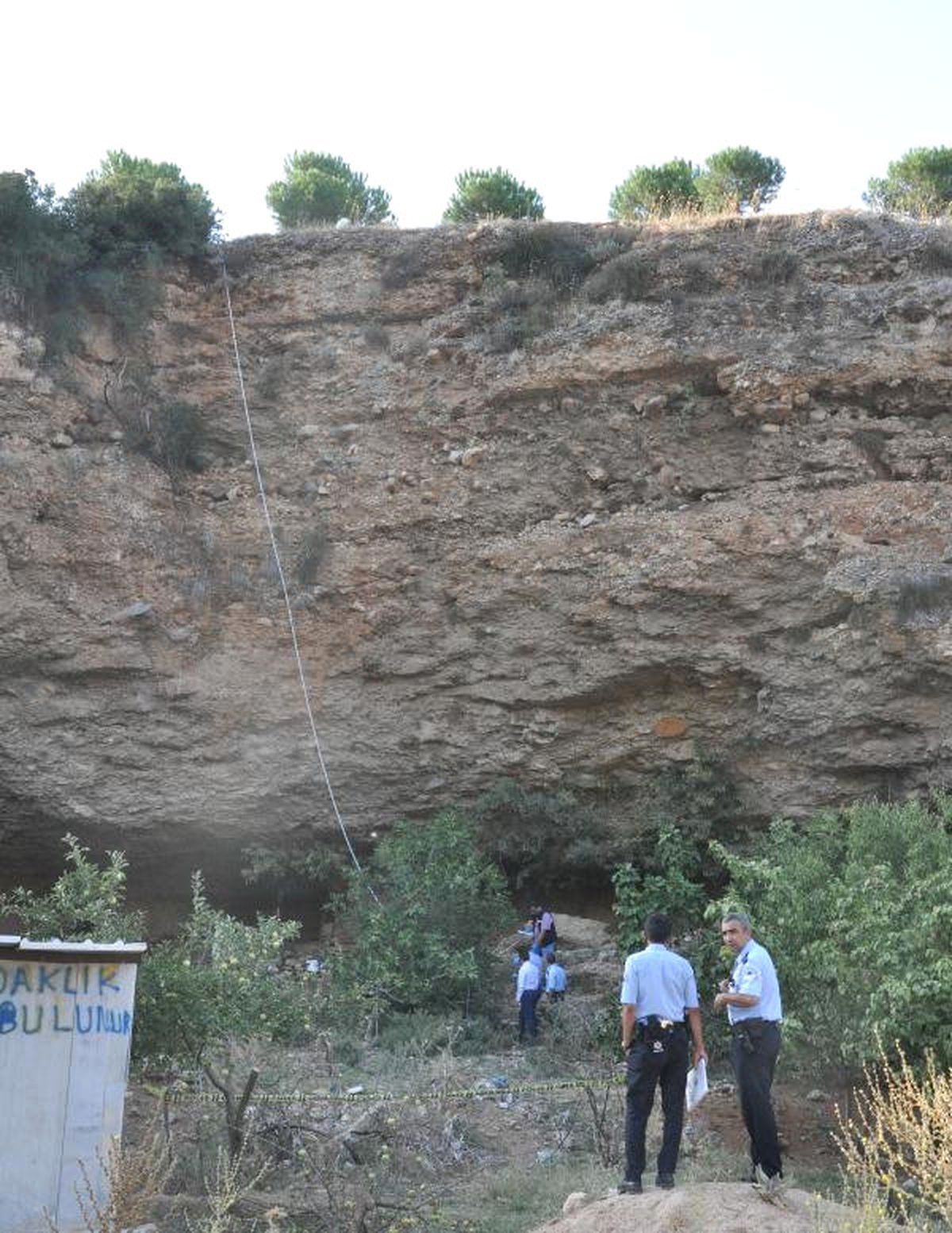 Denizli\'de 30 Metrelik Uçurumda Ceset Bulundu