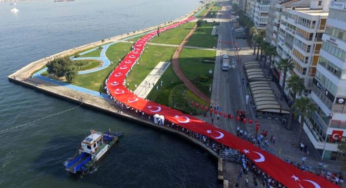 İzmir\'in Kurtuluşu Kutlanıyor