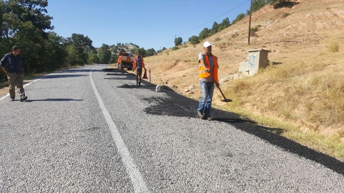 Karayolları Ekiplerinden Yol Bakım Çalışmaları