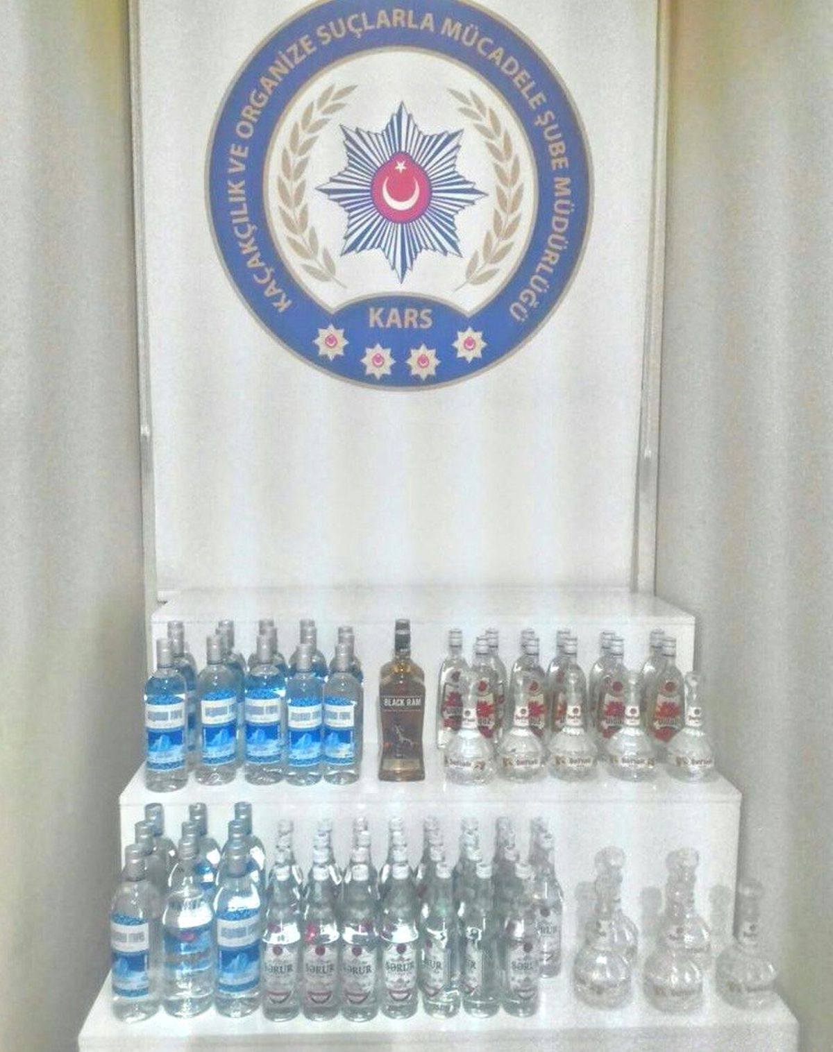 Kars\'ta Kaçak İçki Ele Geçirildi