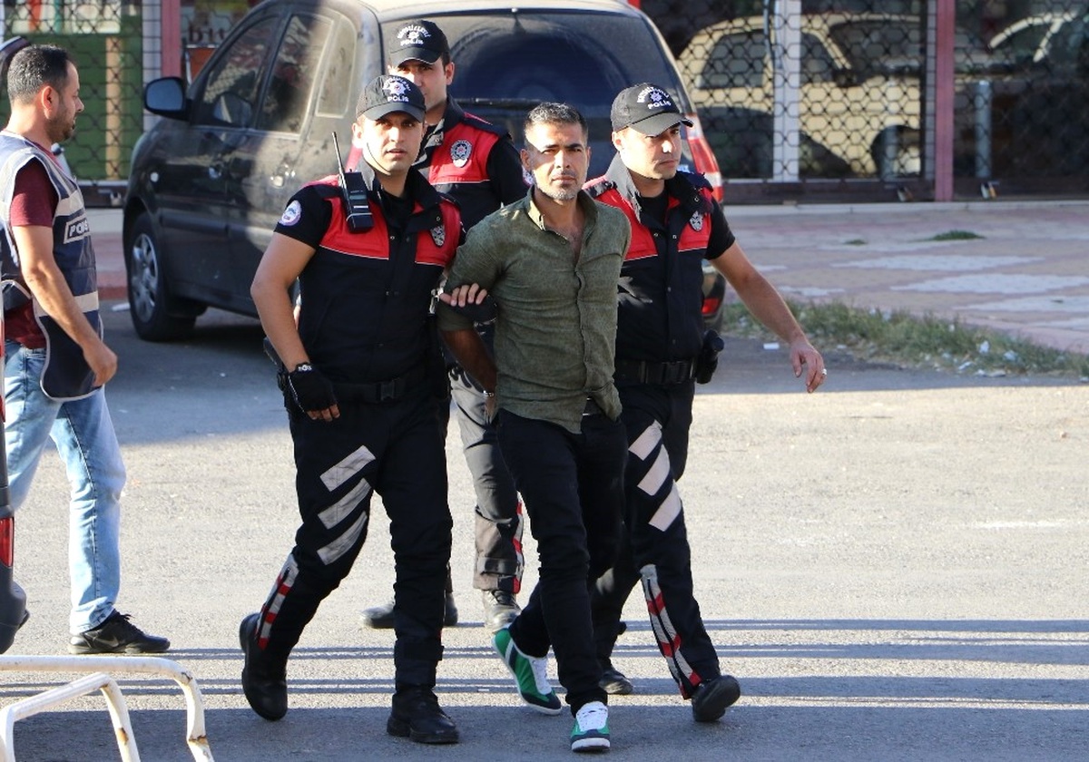 Mezarlık Ziyaretine Gelenleri Soydu