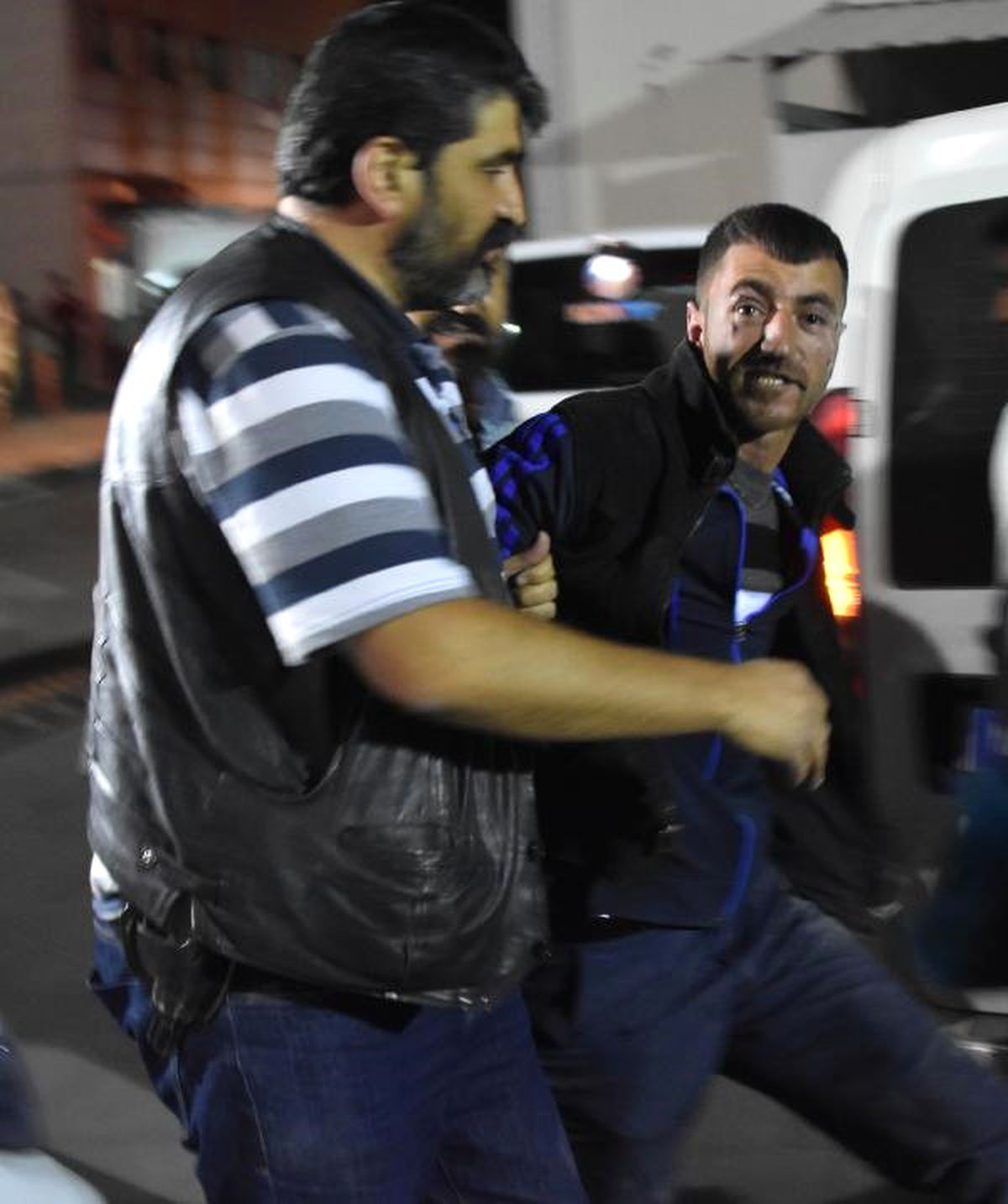 Motosikletle Ateş Açıp, 4 Kişiyi Yaralayan 2 Şüpheli Tutuklandı