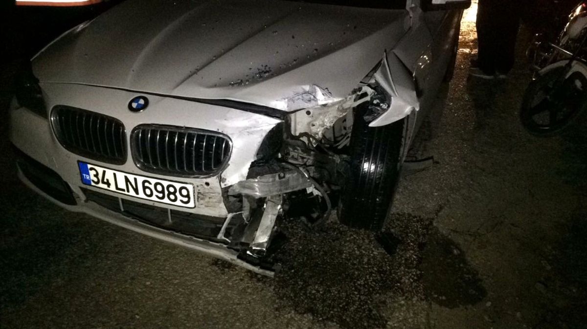 Otomobiller Kafa Kafaya Çarpıştı: 2 Yaralı