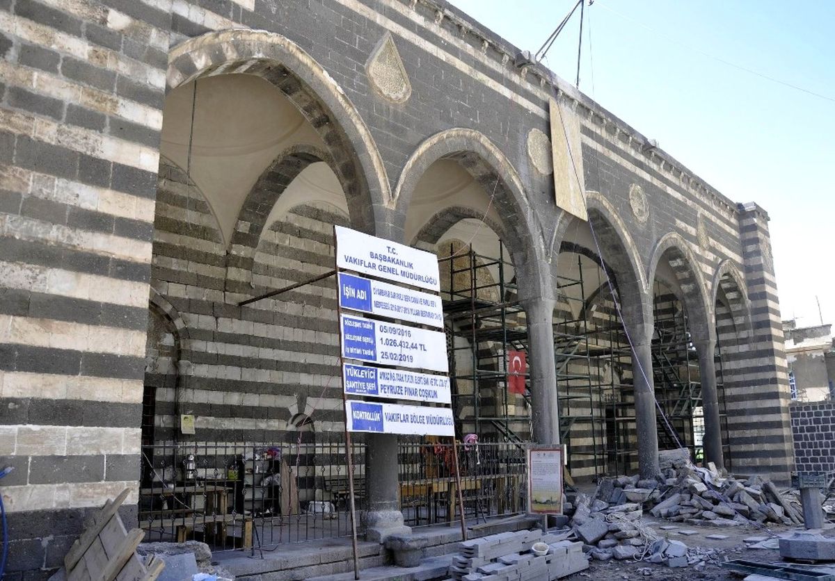 Parlı Sefa Cami ve Medresesi Restorasyonu Devam Ediyor