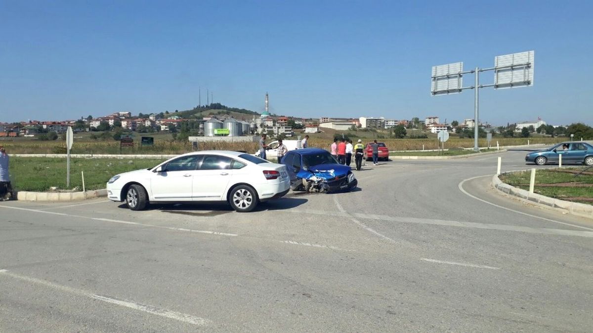 Sakarya\'da Trafik Kazası: 1 Yaralı