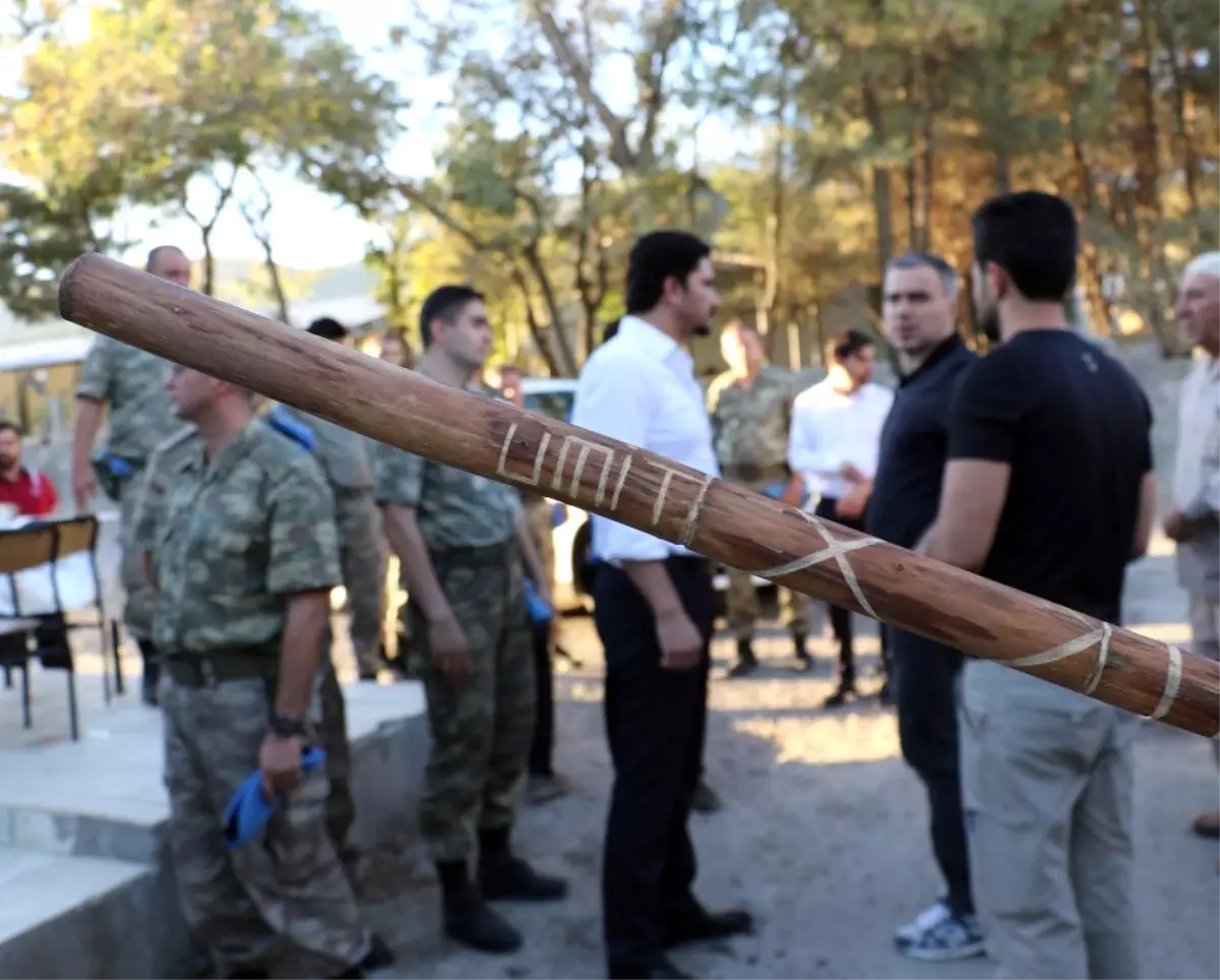 Şehidin Kendi Eliyle Yaptığı Baston Babasına Teslim Edildi