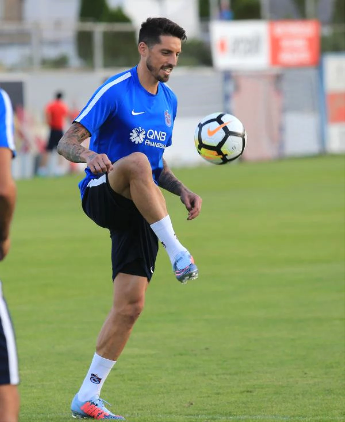 Trabzonspor\'da Yeni Transferler Sosa ile Volkan Şen, İlk Kez Antrenmana Çıktı