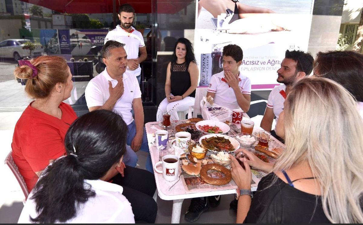 Uysal, Esnafla Buluşmaya Devam Etti