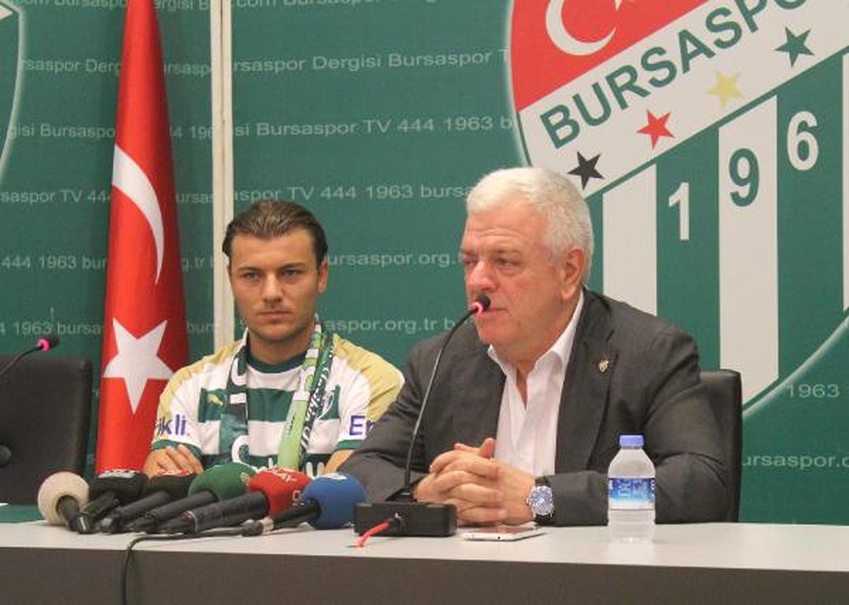 Yusuf Erdoğan, Bursaspor\'a 3 Yıllık İmzayı Attı