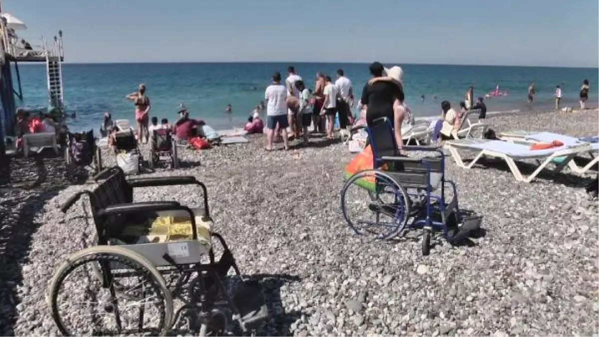 1650 Engelli Vatandaş Kendilerine Bakan Aileleri ile Birlikte Antalya\'da Tatil Yaptı