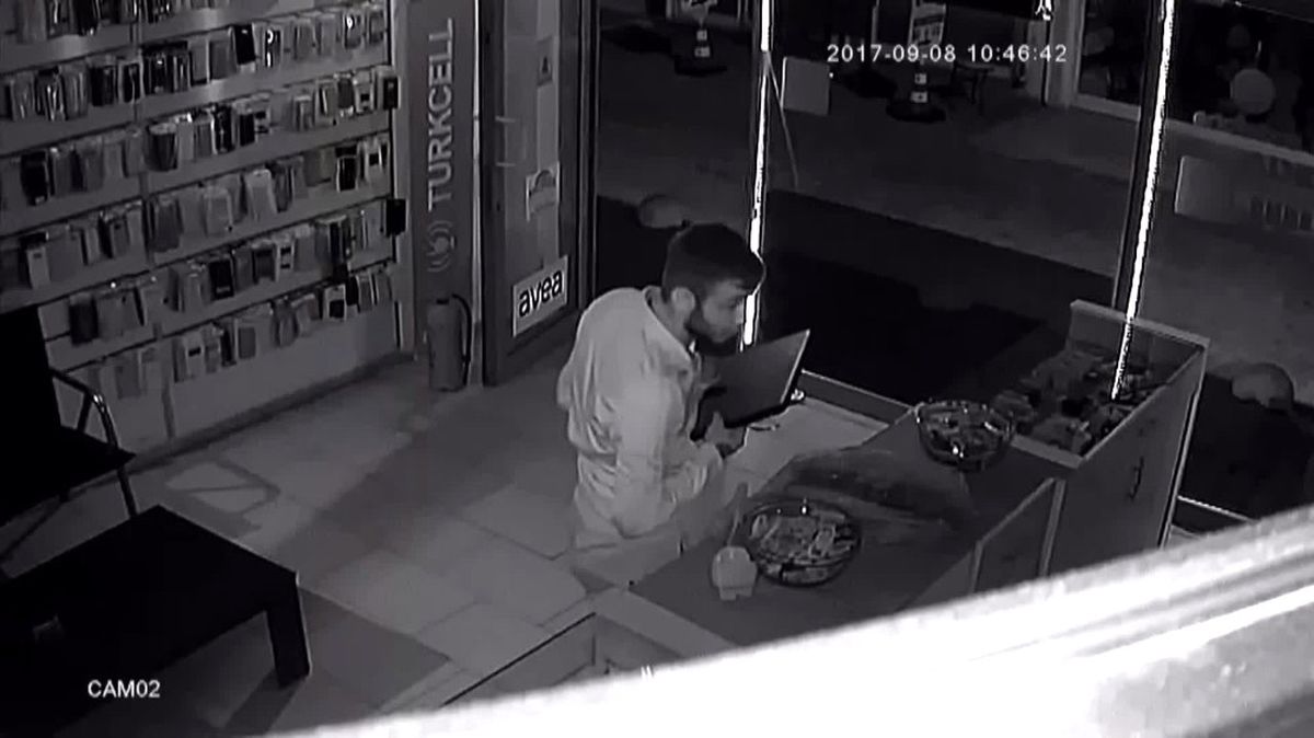 Alışveriş Yapar Gibi Hırsızlık Yaptılar