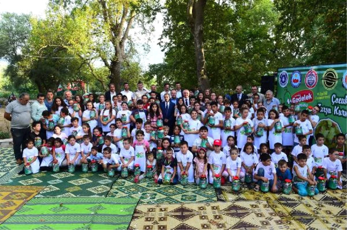 Bursa\'da Turşu Festivalinde Çocukların İlginç Rekoru