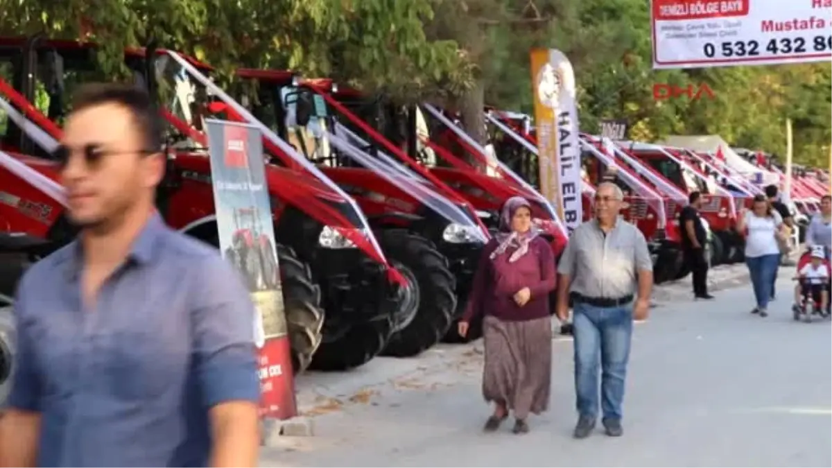 Denizli Çocuklar, Çekirdeği En Hızlı Yiyebilmek İçin Kıyasıya Yarıştı