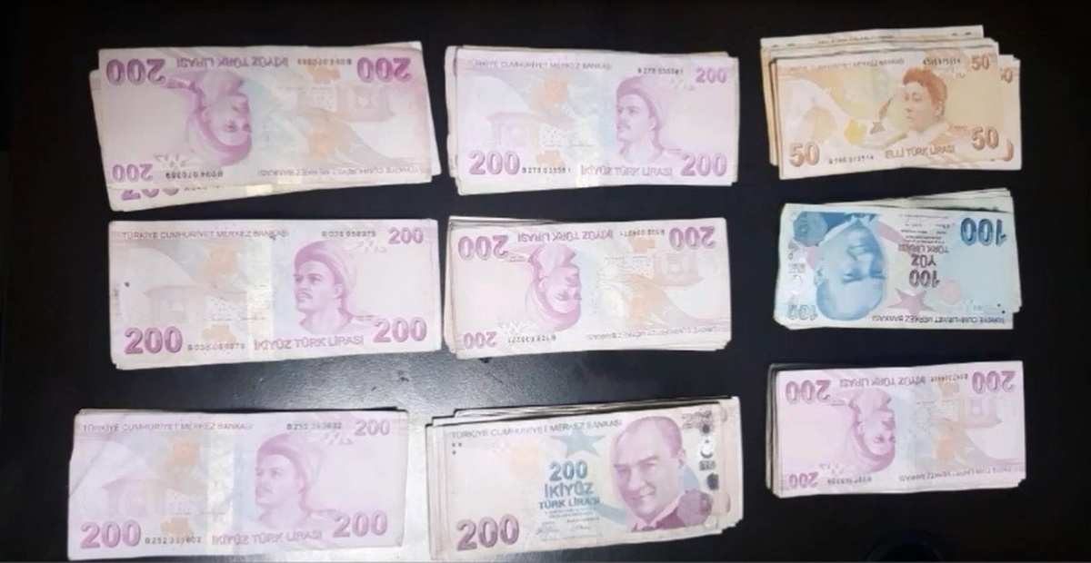 Diyarbakır\'da 15 Adrese Eş Zamanlı Operasyon: 12 Gözaltı