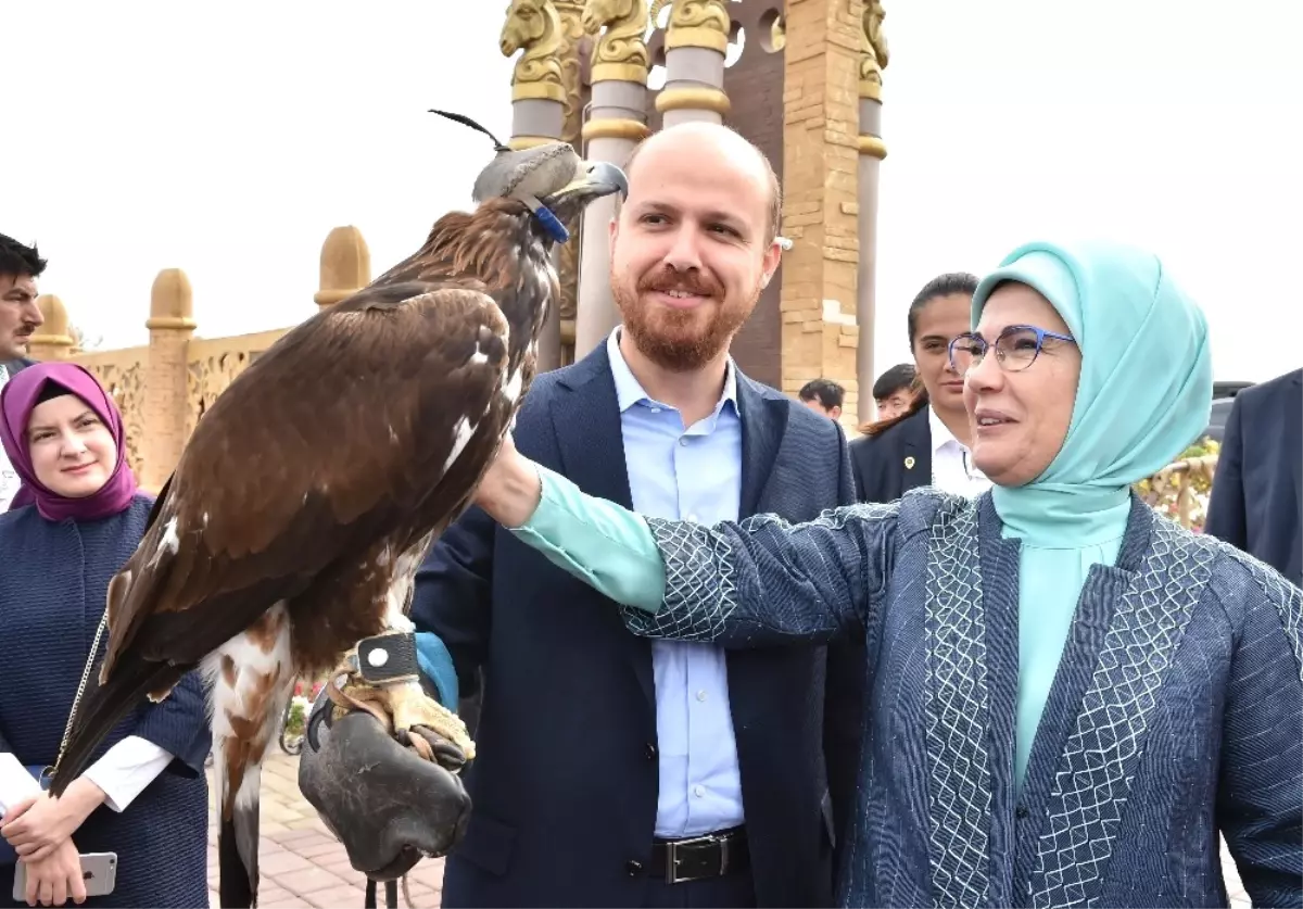 Emine Erdoğan\'ın Etnik Köyü Ziyareti