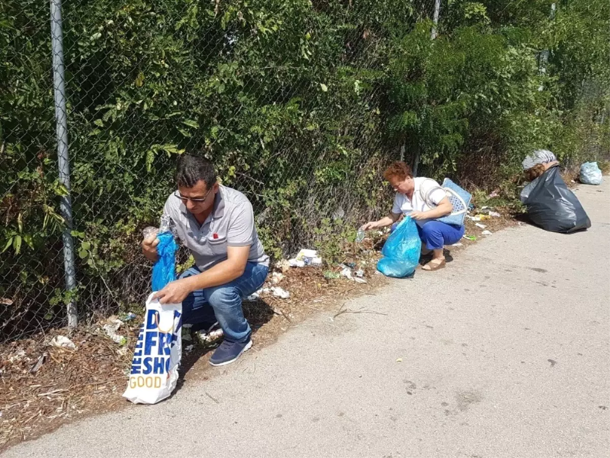 Gönüllüler Bu Kez de Gurbetçilerin Çöplerini Temizledi