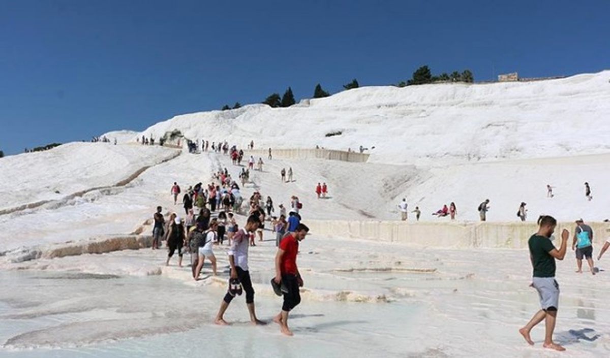 Pamukkale\'de Turist Yoğunluğu
