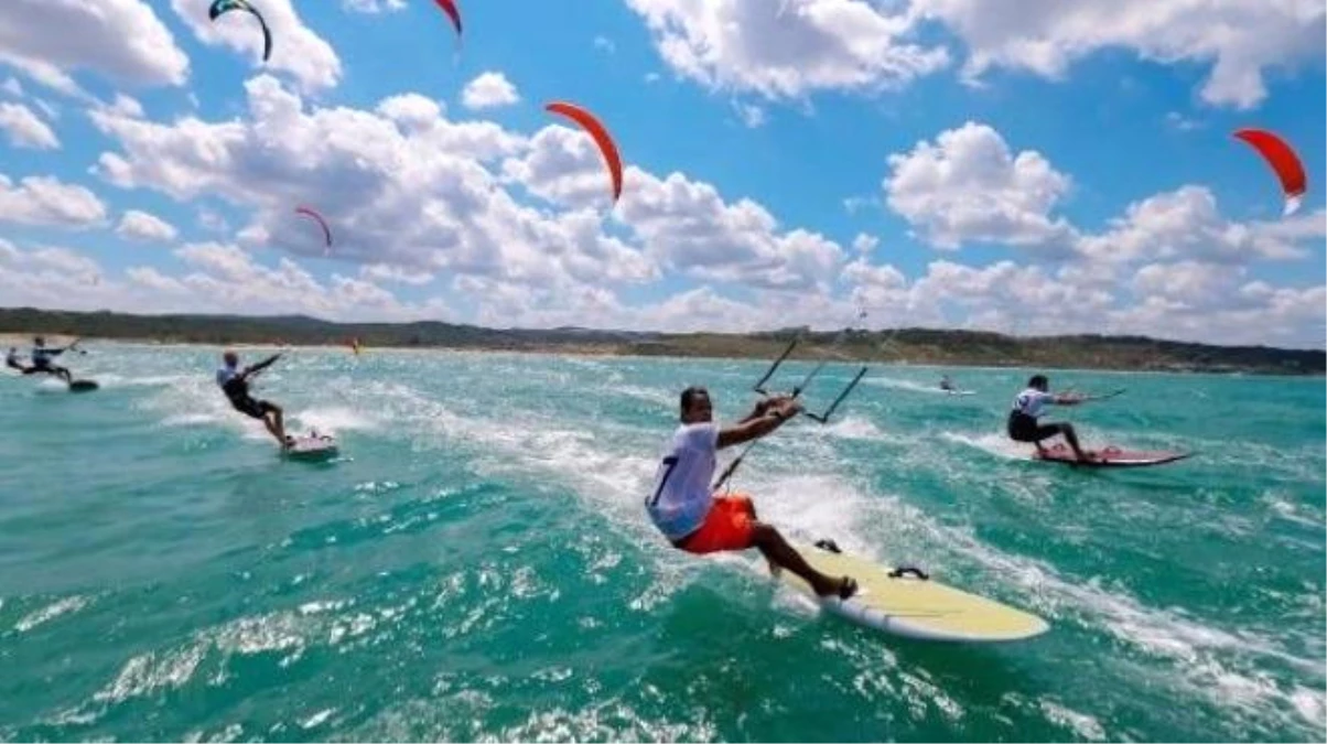 Uçurtma Sörfçüleri Adana\'da Buluştu