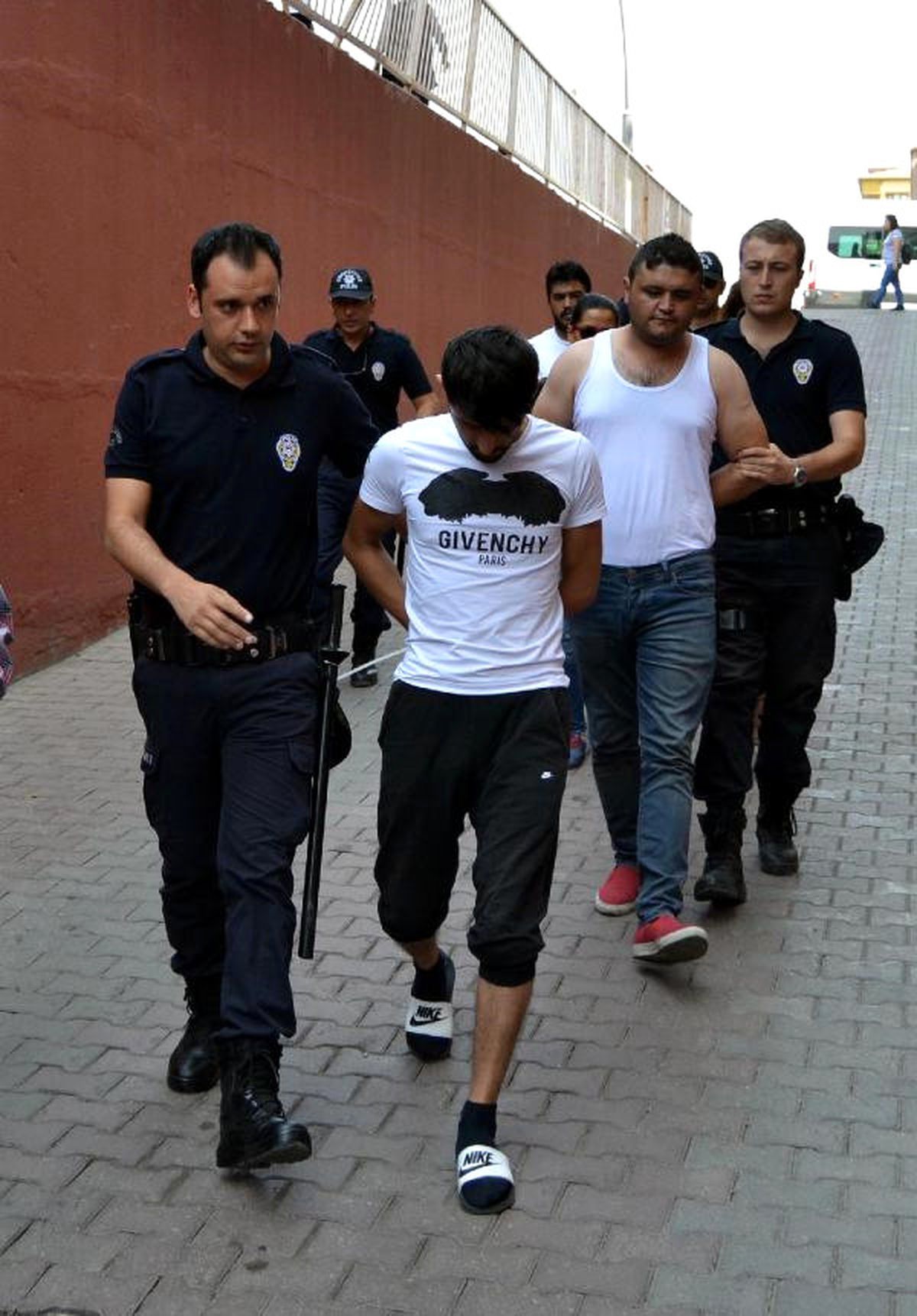 5 Uyuşturucu Taciri Hakim Karşısında