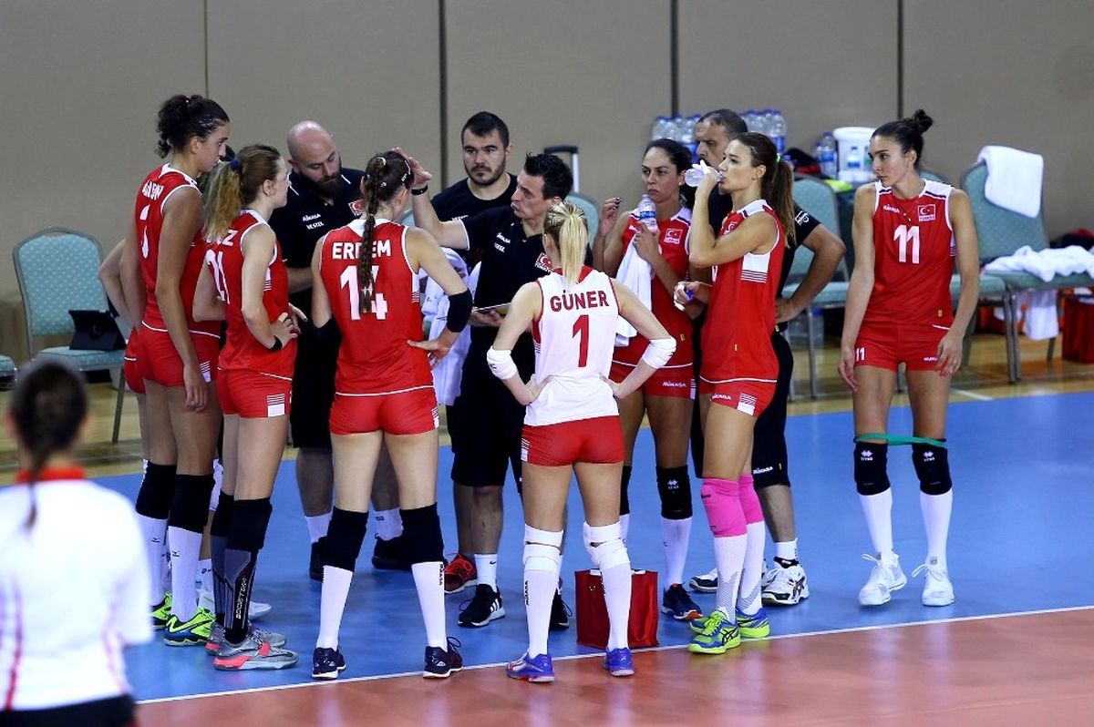 A Milli Bayan Voleybol Takımı, Antalya Kampını Galibiyetle Kapattı