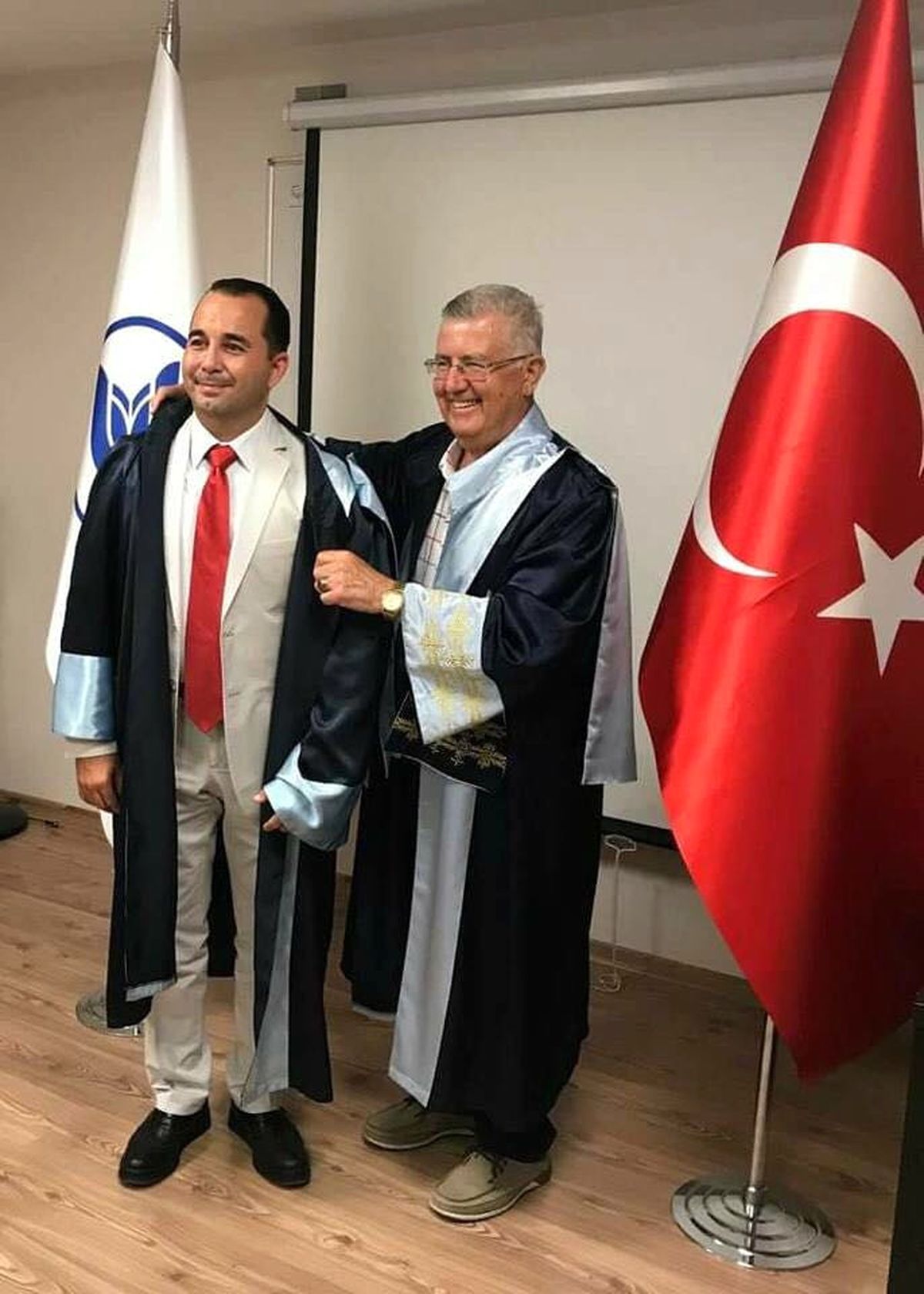 Ailecek Doktora Yaptılar