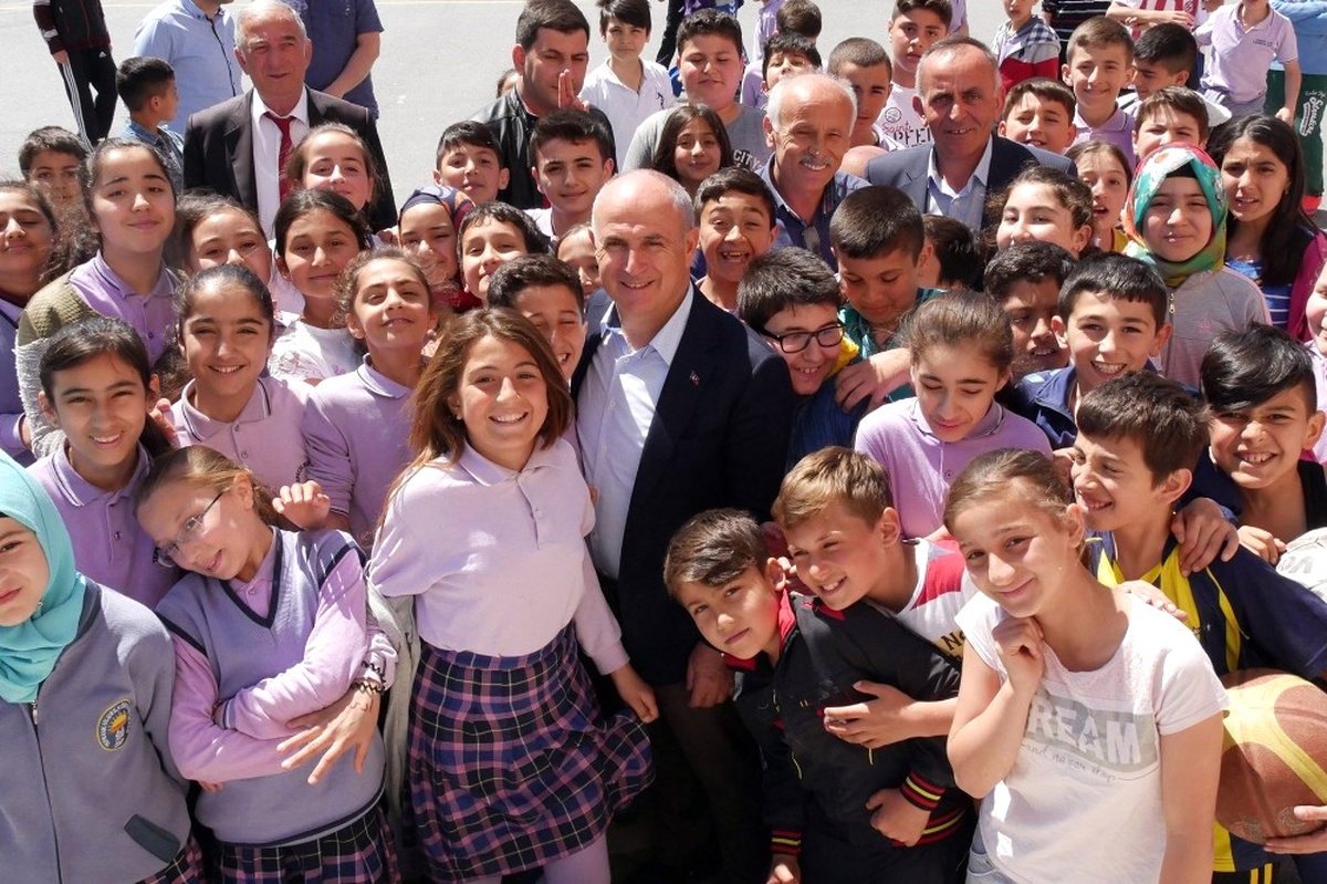 Akgün: "Atatürk\'ün Yolundan, Bilimin Işığından Ayrılmayın"