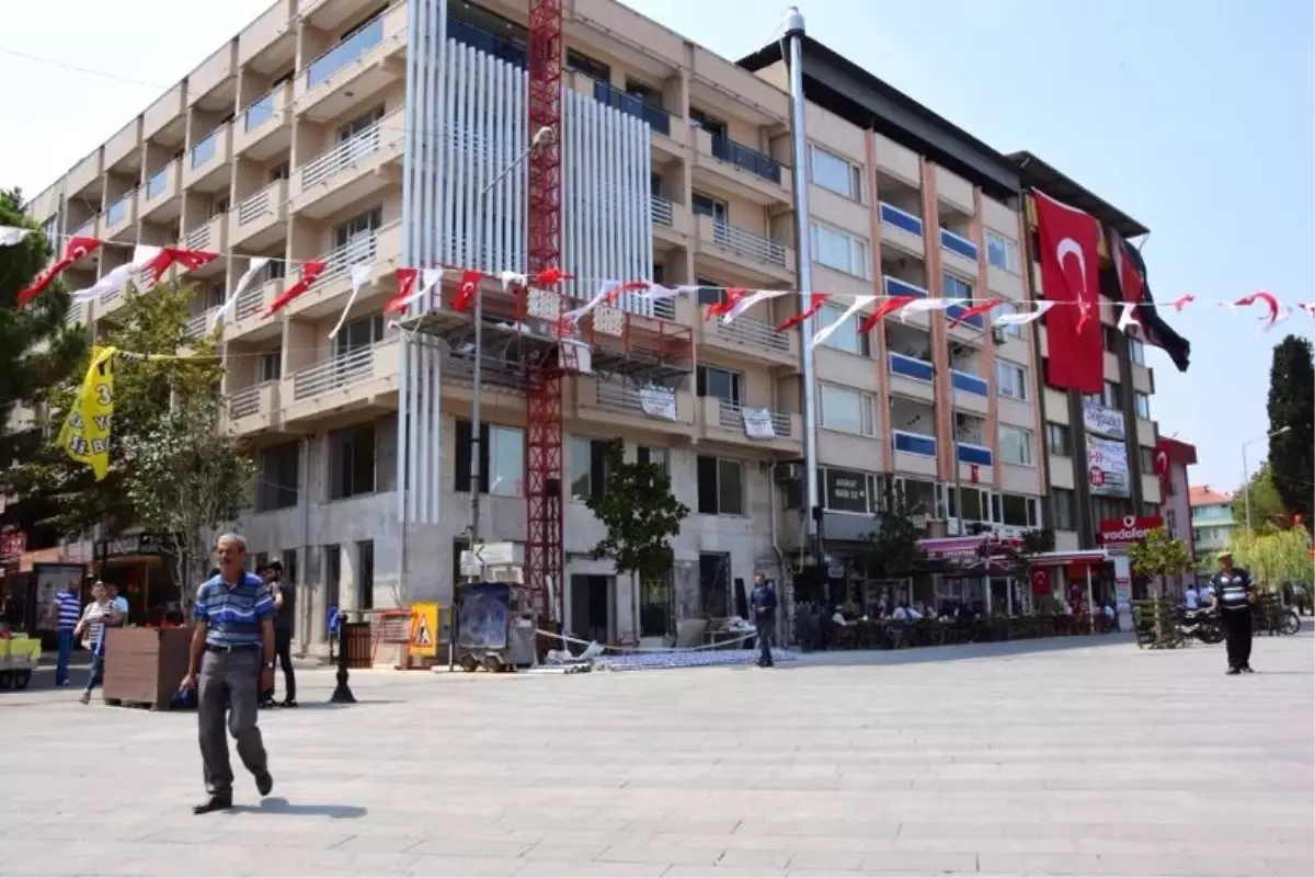 Alaşehir Belediyesi Yeni Hizmet Binası İçin Gün Sayıyor