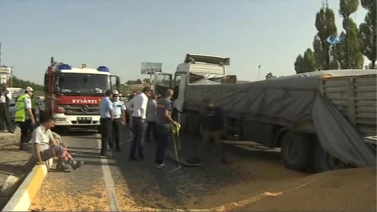 Başkent\'te Yolcu Otobüsü Mısır Yüklü Tıra Çarptı: 3 Ölü