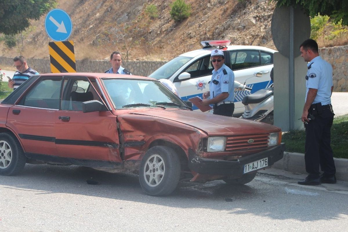 Bilecik\'te Trafik Kazası : 2 Yaralı