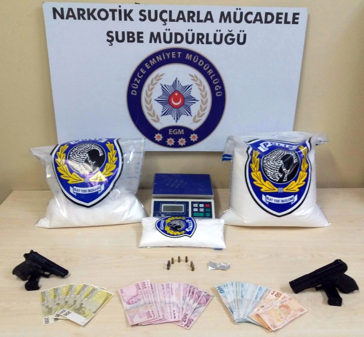 Çalıştıkları Fabrikadan Uyuşturucu Yapımında Kullanılan Maddeyi Çaldılar
