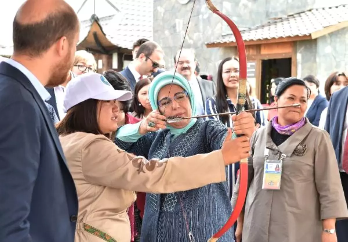 Emine Erdoğan Kazakistan\'da Ok Attı