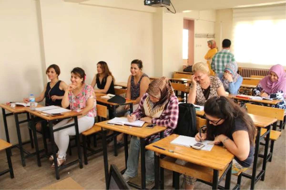 Hayatlarını Kolaylaştırmak İçin Türkçe Öğreniyorlar