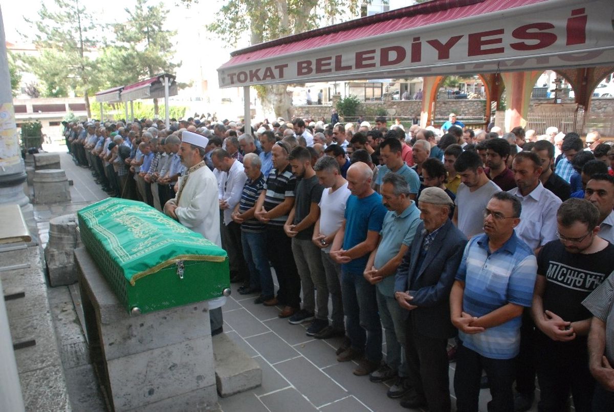 Kanserden Ölen Öğretmenlerini Son Yolculuğuna Uğurladılar