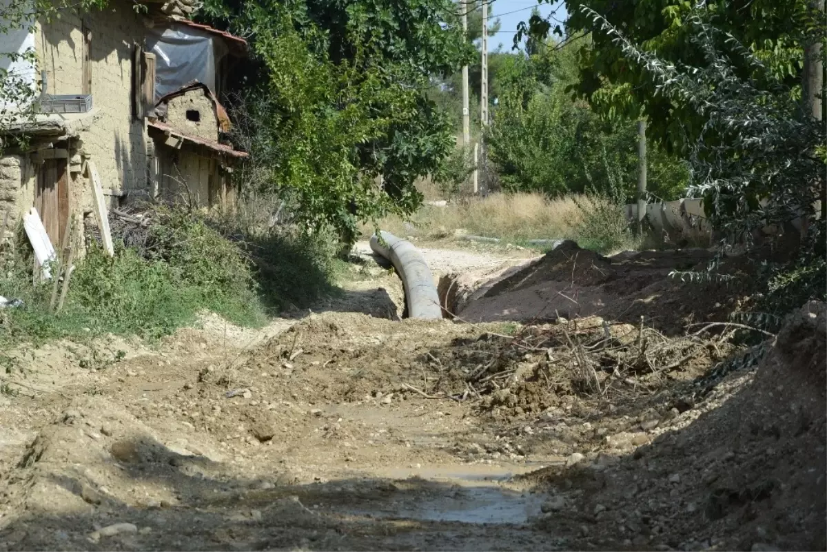 Korkuteli\'de Damlama Sulama Projesi Başladı