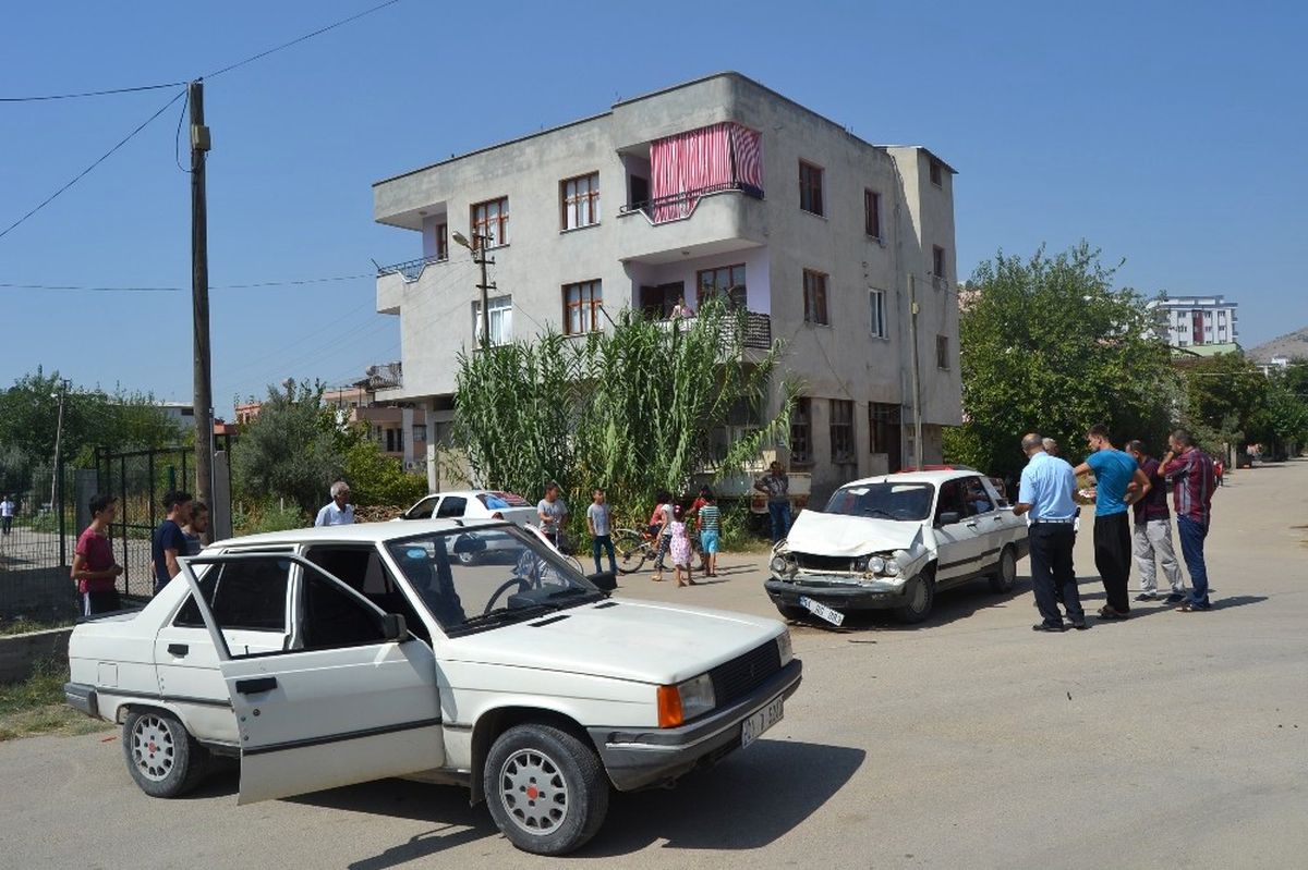 Kozan\'da Trafik Kazası: 1 Yaralı