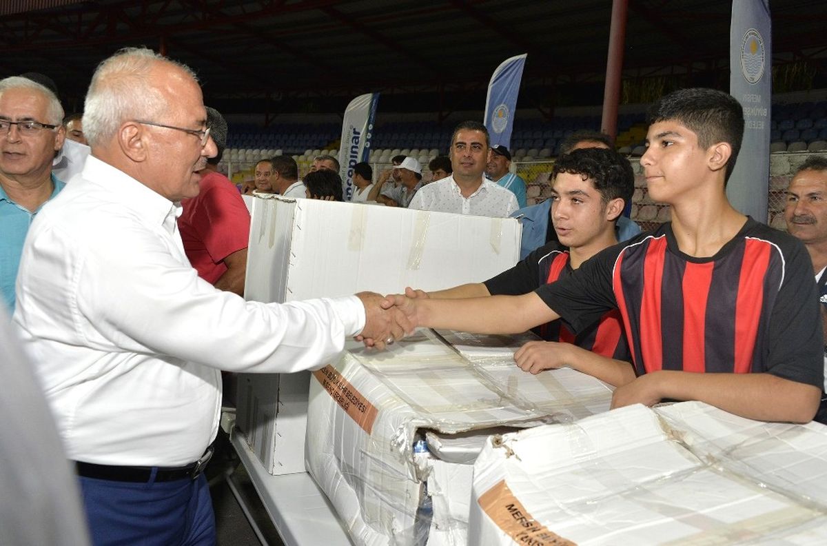 Mersin Büyükşehir Belediyesi\'nden Amatör Futbola Destek