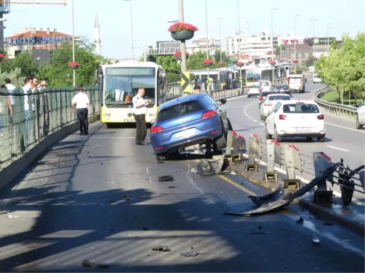 Metrobüs Yollarına Yeni Bariyerler Yerleştirme Çalışmalarında Sona Yaklaşıldı