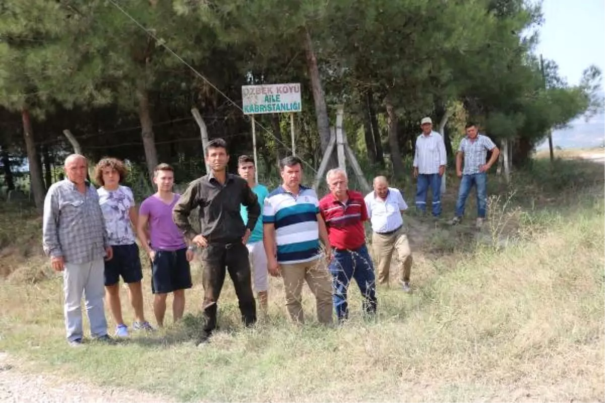 Sakarya\'da Mezarlık Alanının Tarla Olarak Satılmasına Vatandaşlardan Tepki