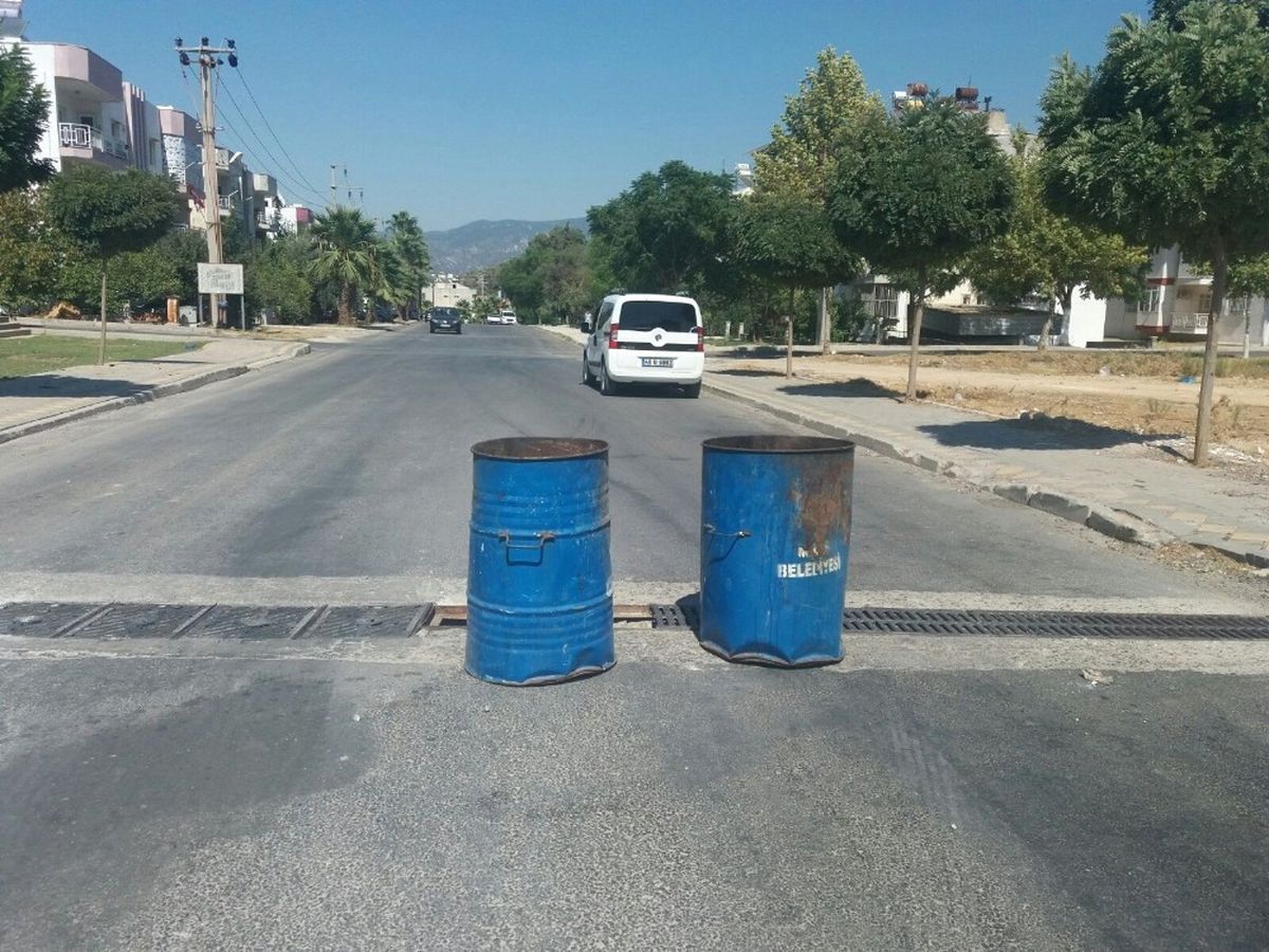 Milas\'ta Vatandaşlardan Bidonlu Önlem