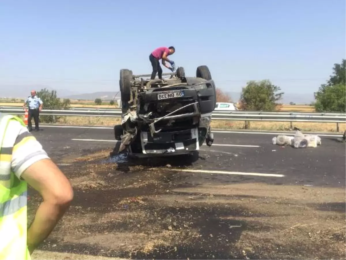 Minibüs Devrildi, Sürücü Ağır Yaralandı