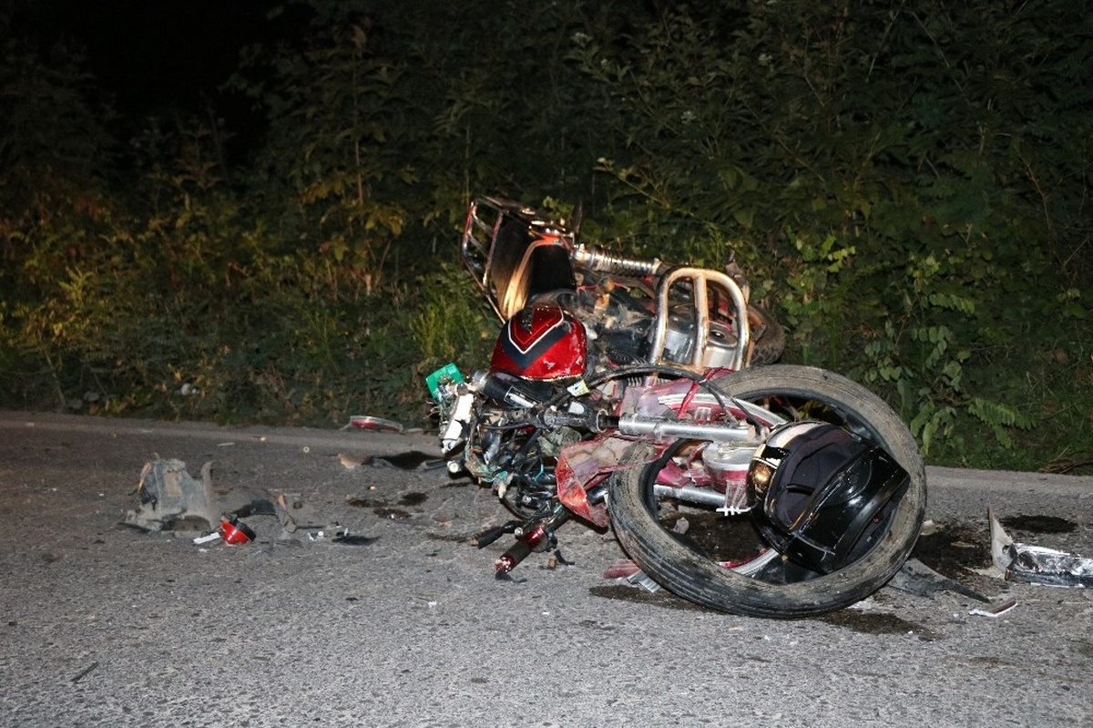 Motosiklet ile Otomobil Çarpıştı: 1 Ölü