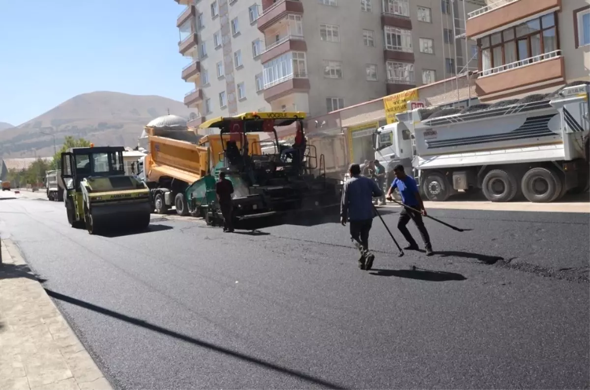 Palandöken Belediyesi\'nde Asfalt Sezonu Bitmiyor