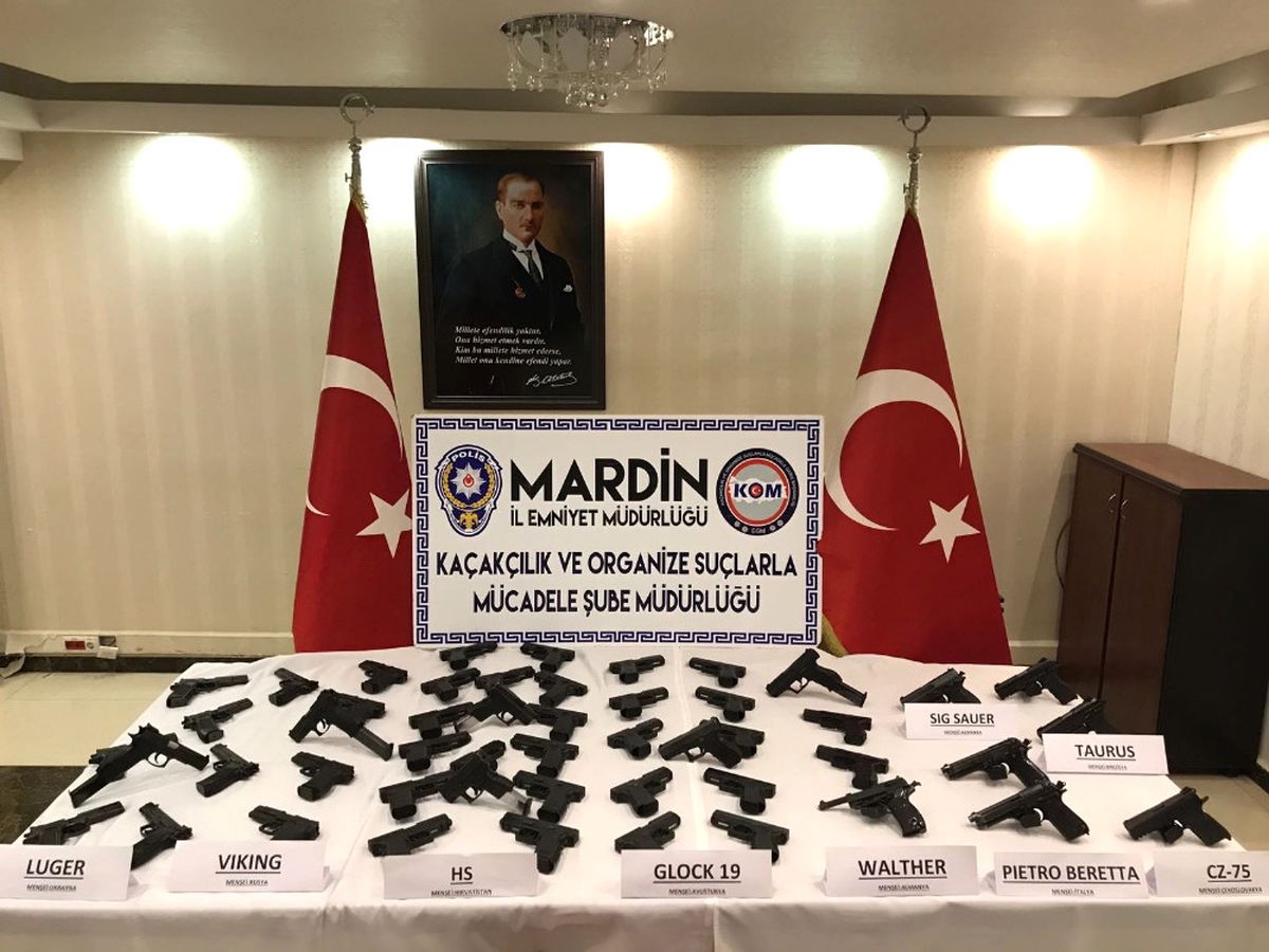 PKK\'nın Irak\'tan Gönderdiği Suikast Silahları Ele Geçirildi