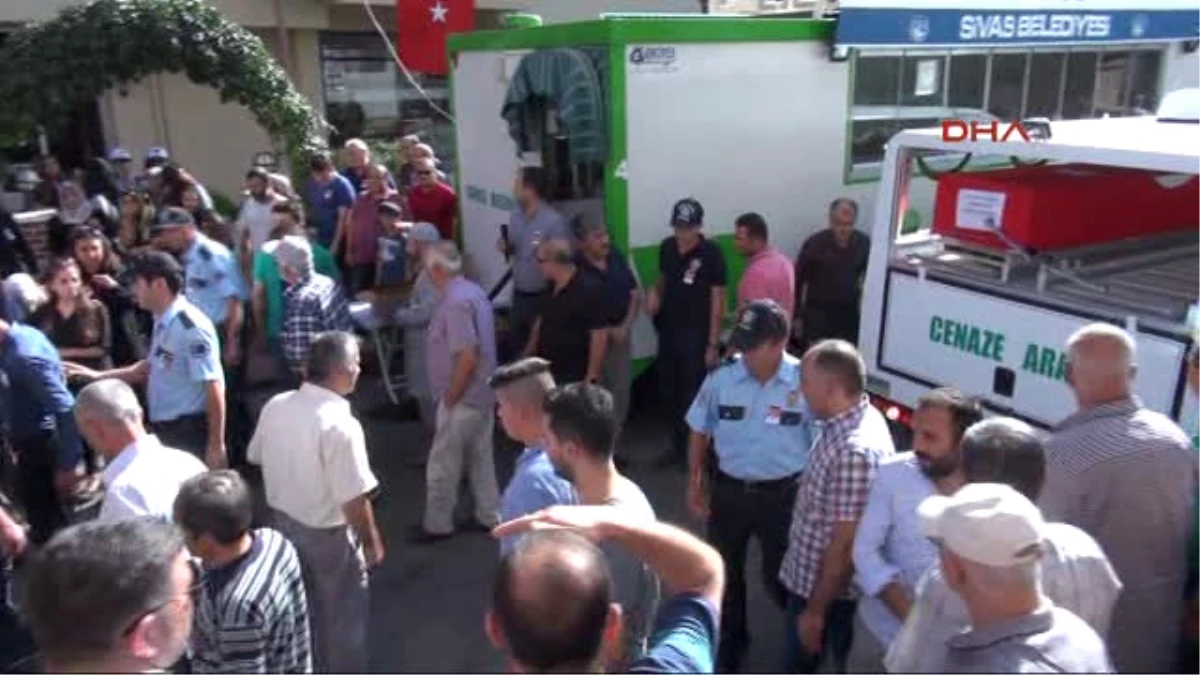 Sivas - Şehit Polis Adnan Saka\'nın Cenazesi Memleketi Sivas\'a Getirildi