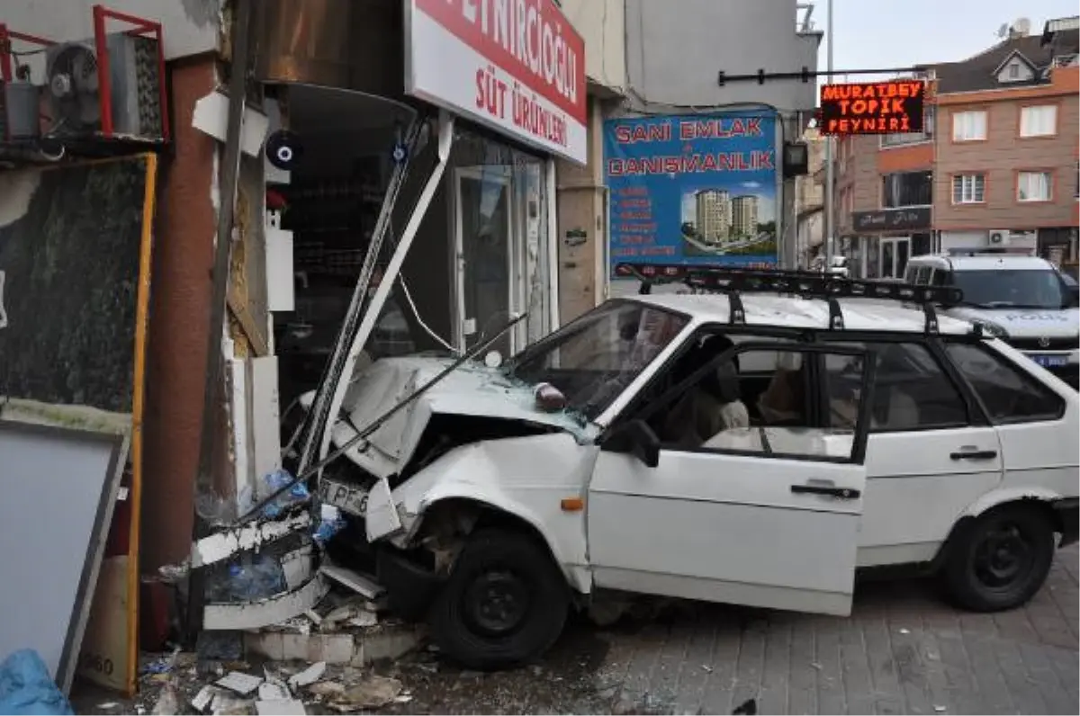 Sürücüsü Sara Nöbeti Geçiren Otomobil İşyerine Daldı