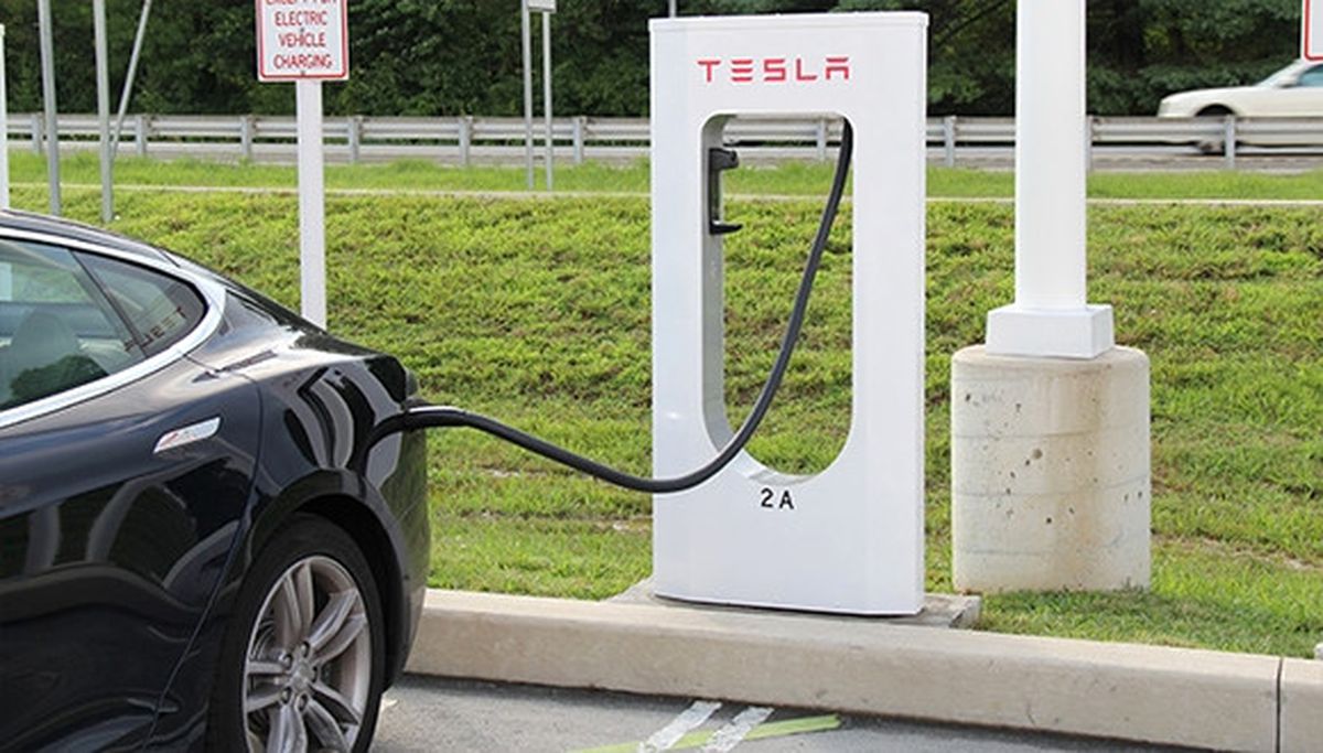 Tesla\'dan Irma Kasırgası İçin Batarya Güncellemesi!