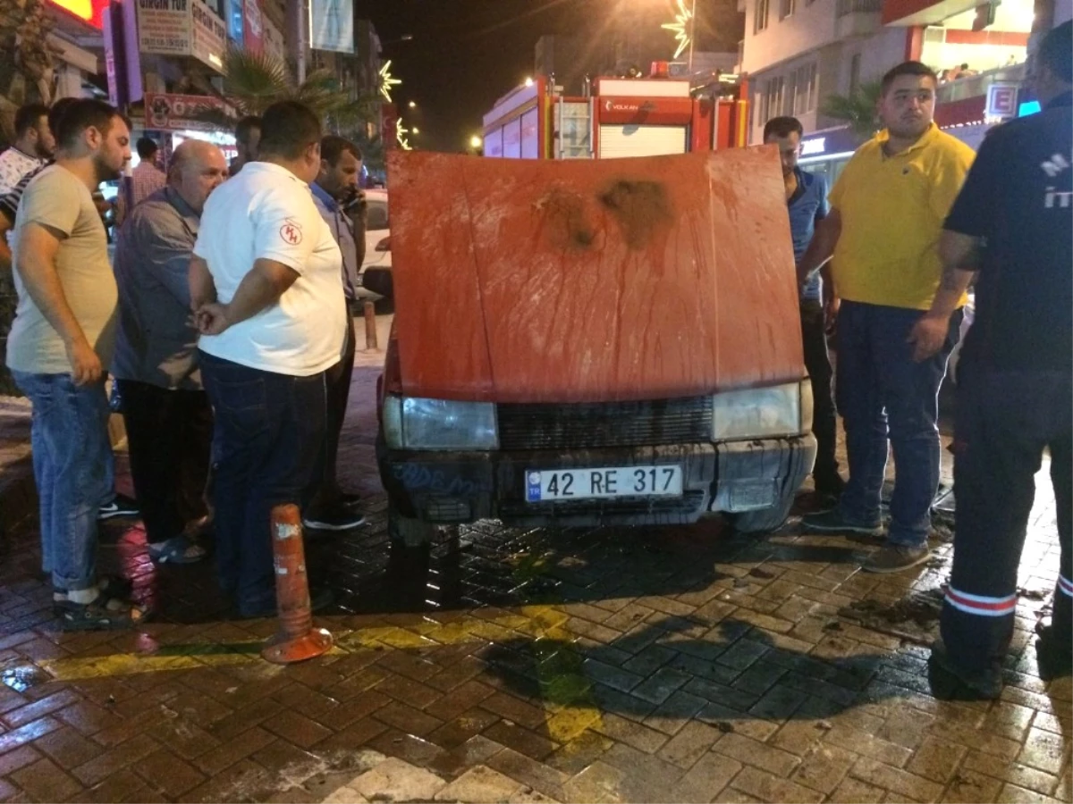 Turgutlu\'da Seyir Halindeki Otomobil Yandı